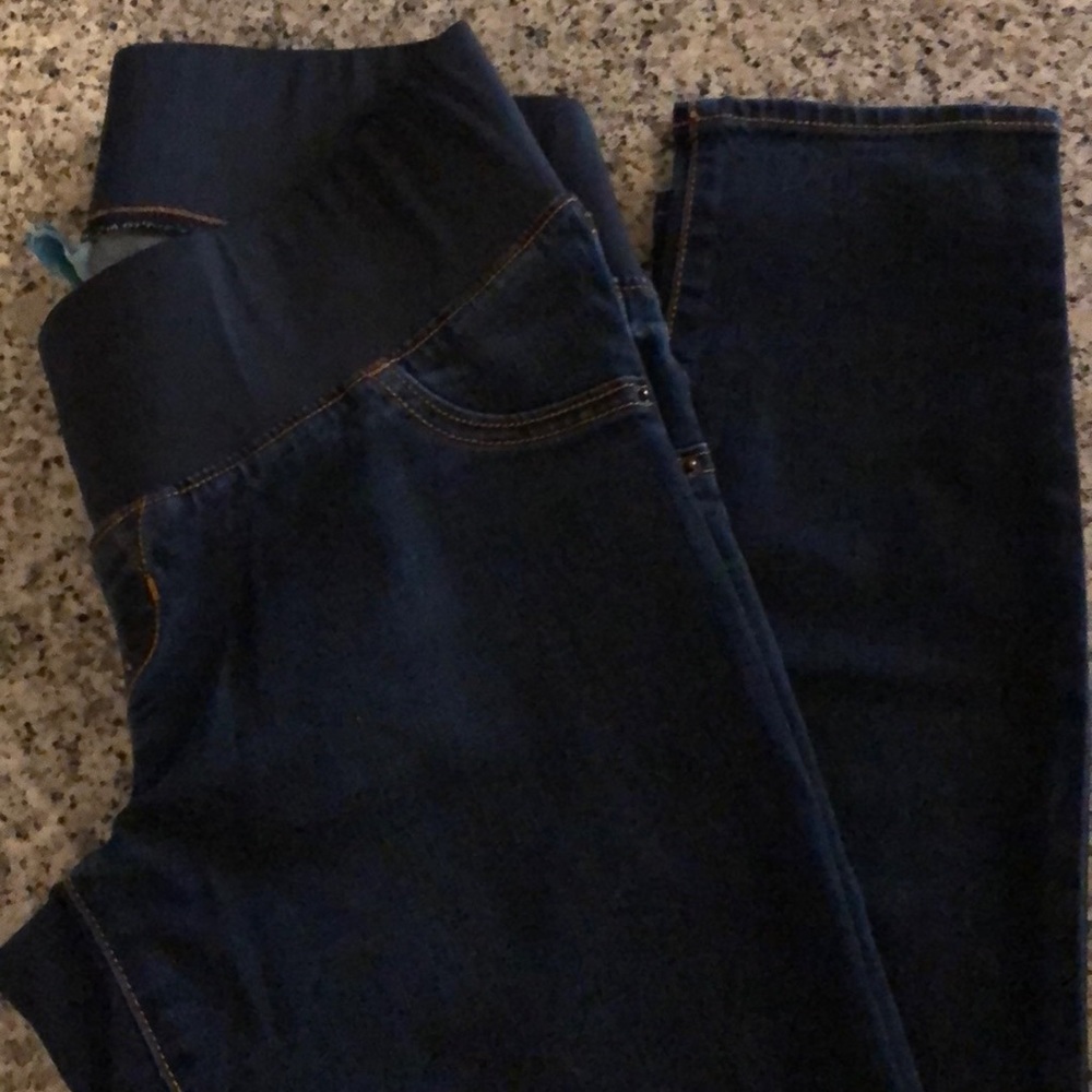 🤰Two pairs Old Navy maternity jeans🤱🏻